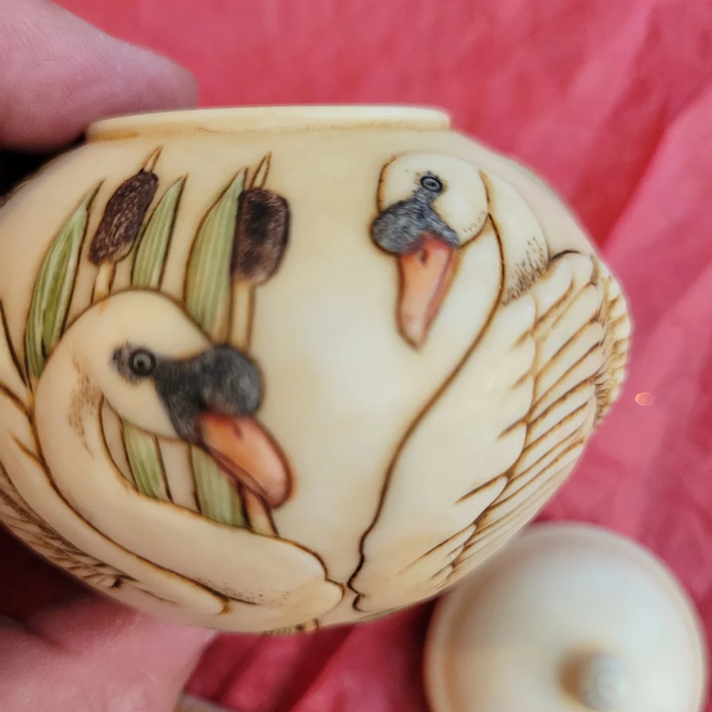 Jardinia Swan Song Trinket Box by Martin Perry Studios 2003 ~ Pretty 3D Imagery - Picture 8 of 15